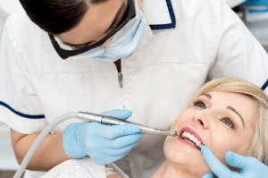 El curetaje dental es una limpieza más profunda que la profilaxis.